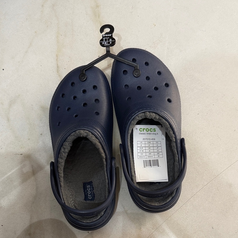 CROCS Kids Dark Blue navy charcoal classic lined Clogs w fuzzy interior Sz 5